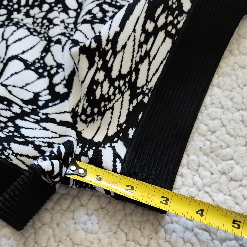 Bebe High Waist Black and White Butterfly Short Shorts with Graffiti Print Sz M - Picture 7 of 15